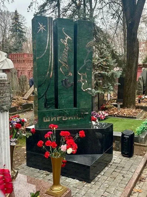 Памятник Александру Ширвиндту Памятник Александру Ширвиндту