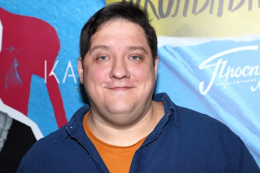 Один глаз ослеп, второй почти не видит: звезда «Полицейского с Рублёвки» Роман Попов записал видео о рецидиве рака Один глаз ослеп, второй почти не видит: звезда «Полицейского с Рублёвки» Роман Попов записал видео о рецидиве рака