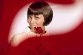 Она не вышла замуж: загадка одиночества Мирей Матьё