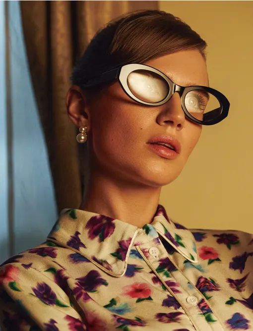 Платье, ROGOV; серёжки, SEXY FISH JEWELRY; очки, CULTURA Платье, ROGOV; серёжки, SEXY FISH JEWELRY; очки, CULTURA