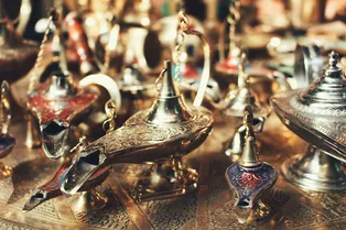 Врач купил «лампу Аладдина» за 7 миллионов из-за джинна, пообещавшего богатство