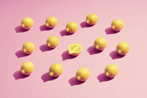 Убрать накипь, избавиться от запаха рыбы, очистить микроволновку и ещё 7 лайфхаков с использованием обычного лимона Убрать накипь, избавиться от запаха рыбы, очистить микроволновку и ещё 7 лайфхаков с использованием обычного лимона