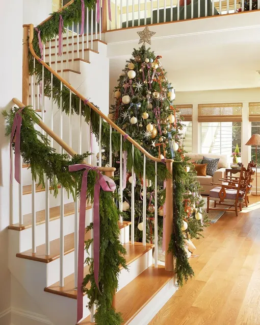 украшение лестницы к Новому году украшение лестницы к Новому году