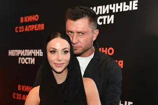 «Мы ни разу не расставались надолго»: Зепюр Брутян объяснила, почему ушла из кино после декрета «Мы ни разу не расставались надолго»: Зепюр Брутян объяснила, почему ушла из кино после декрета