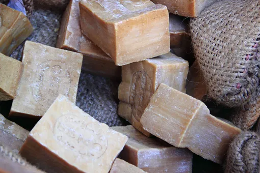 5 материалов, которые нельзя стирать с мылом 5 материалов, которые нельзя стирать с мылом