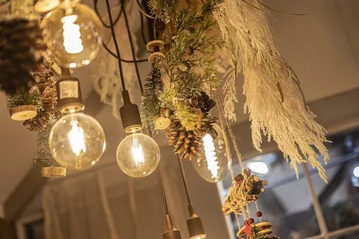 Тёплое освещение зрительно согревает дом Тёплое освещение зрительно согревает дом фото