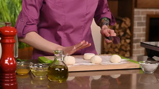 Сырные сырники с малиновым соусом