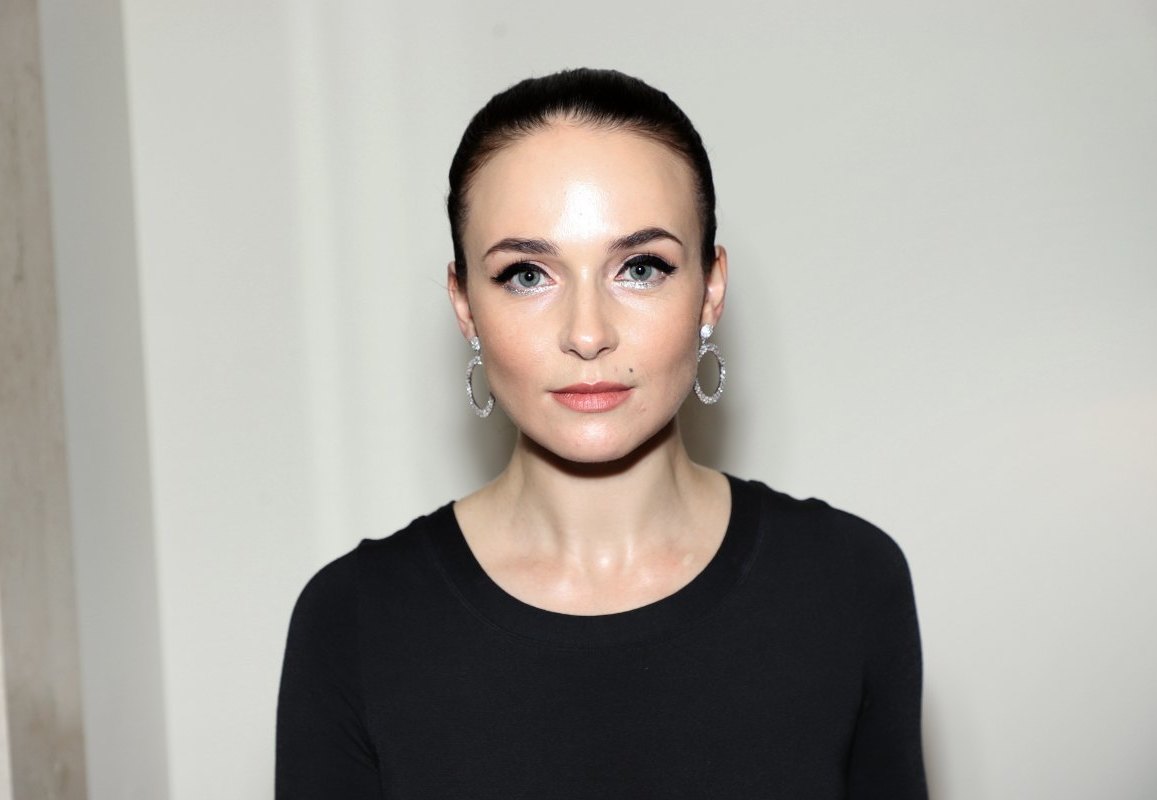 Порно байланған шарлар Студенттермен порно мұғалімді көріңіз