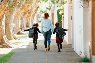 «Мои покупки оказались каплей в море»: мамы о подготовке к 1 сентября и способах сэкономить