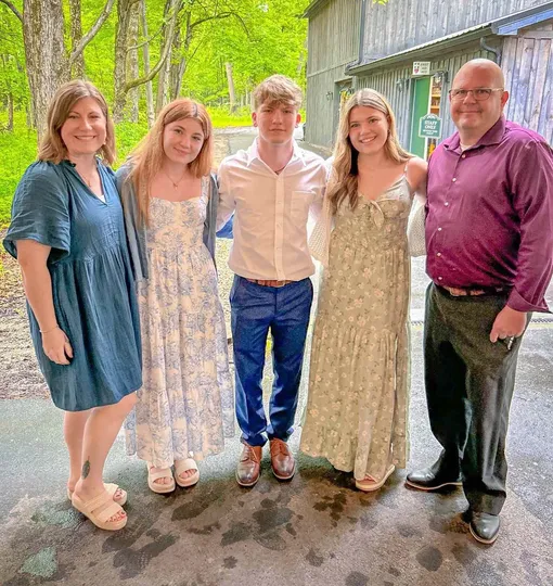 Кейт Кроуфорд с мужем и детьми Кейт Кроуфорд с мужем и детьми