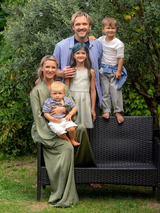 Татьяна и Максим с детьми