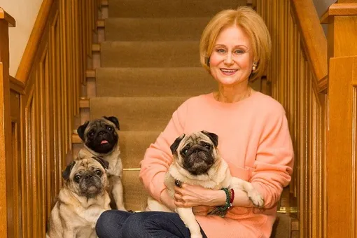 «Девушка-весна»: поклонники восхитились растяжкой 66-летней Дарьи Донцовой «Девушка-весна»: поклонники восхитились растяжкой 66-летней Дарьи Донцовой