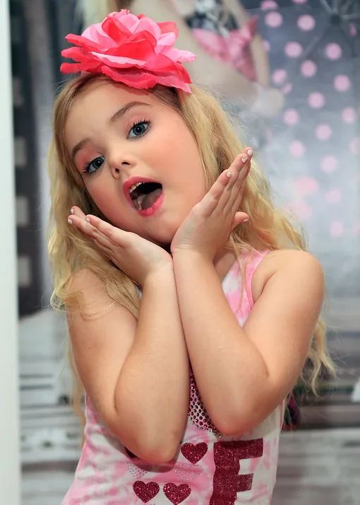 Биография Иден Вуд, самой юной модели и самой красивой девочки Америки Биография Иден Вуд, самой юной модели и самой красивой девочки Америки