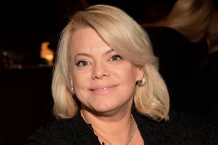 «Он стал моим папой»: Яна Поплавская поделилась архивным фото в память об отчиме