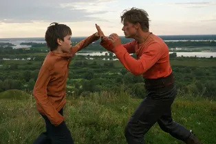 Юный дворянин и боксёр-бродяга: что можно узнать из трейлера приключенческой комедии «Волчок»