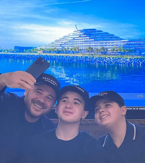 Эмин Агаларов с Микой и Али. Архивное фото