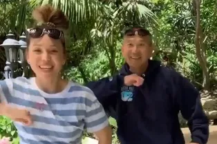 Папа и дочь устраивают зажигательные танцы в TikTok. И вот почему это так круто
