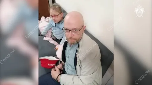 Отец девочки с дочерью