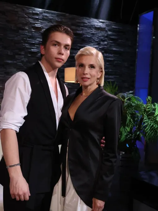 Алена Свиридова с младшим сыном Григорием Мирошниченко Алена Свиридова с младшим сыном Григорием Мирошниченко