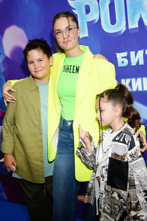 Агата Муцениеце с детьми Агата Муцениеце с детьми