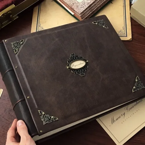 Фотоальбом в кожаном переплёте