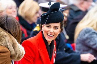 В камуфляжной куртке и узких джинсах: Кейт Миддлтон прошла подготовку по оказанию первой помощи