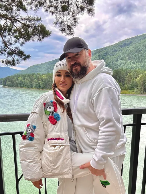 Анфиса Чехова и Александр Златопольский на Алтае