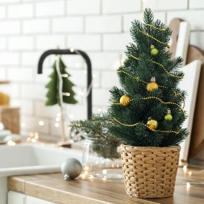 20+ советов, как украсить маленькую кухню к Новому году — даже если это 6 м²