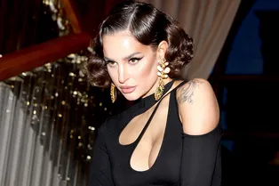 «Какая глупая смерть – задохнуться от слёз»: в пятом сезоне шоу «Маска» победила певица Seville «Какая глупая смерть – задохнуться от слёз»: в пятом сезоне шоу «Маска» победила певица Seville