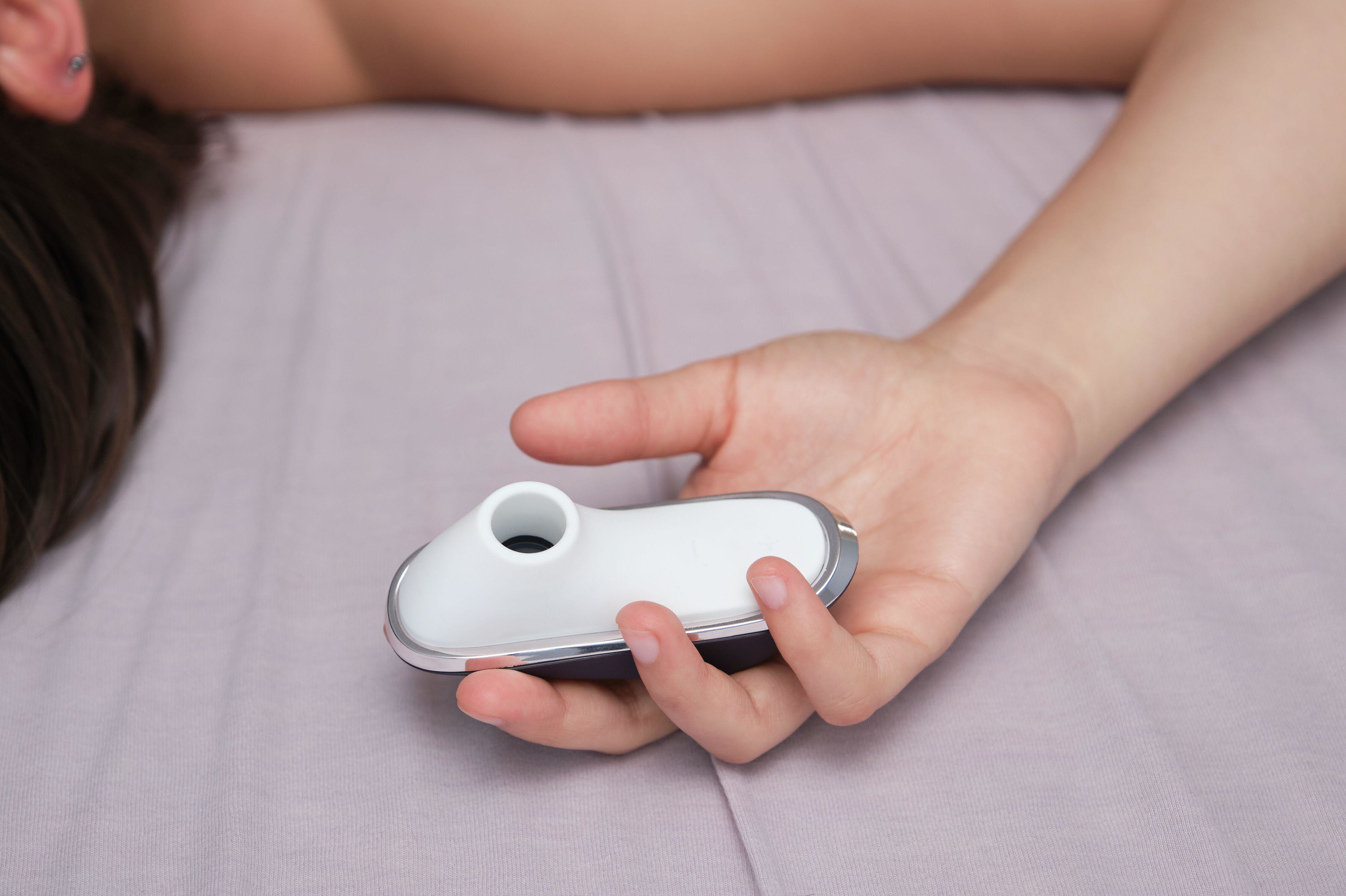 Jonson moyi chaqaloq anal jinsiy aloqa moyi bilan Kokraklardan oqayotgan porno sut