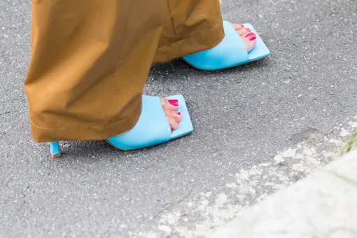 Такая обувь устарела