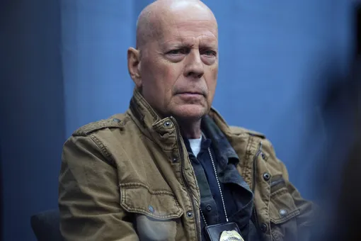 Дочь тяжелобольного Брюса Уиллиса поделилась свежими фото отца Дочь тяжелобольного Брюса Уиллиса поделилась свежими фото отца