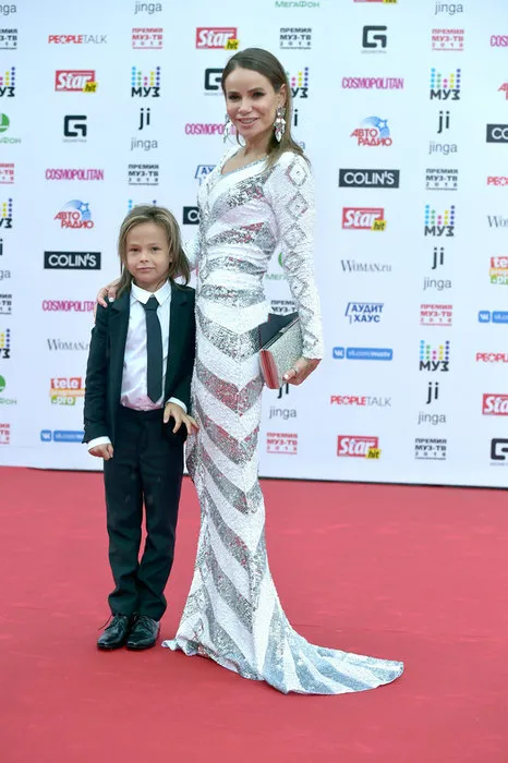 Айза Анохина