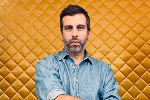 «А глаза-то папины»: Иван Ургант показал старшую дочь в день 17-летия