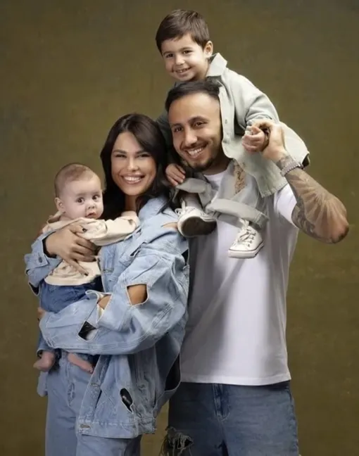 Ирина с мужем и сыновьями