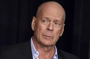 Брюс Уиллис заканчивает карьеру из-за деменции. Первый комментарий семьи актёра Брюс Уиллис заканчивает карьеру из-за деменции. Первый комментарий семьи актёра