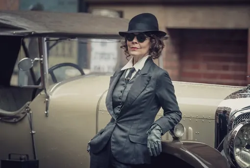 Хелен Маккрори в роли Полли Шелби