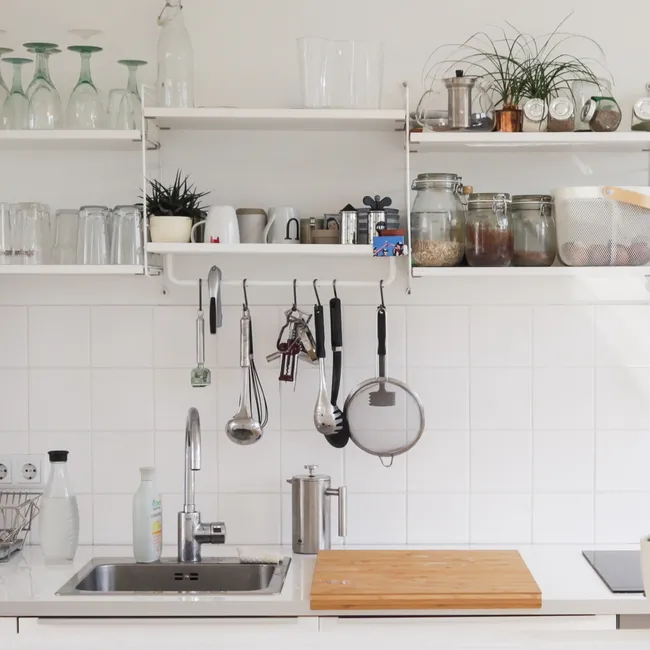 П-образная кухня и мойка в углу – это удобно? Дизайнер рассказала про за и против