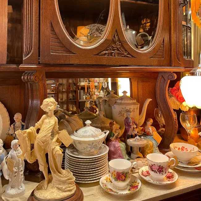 Зачем ходить на блошиный рынок и что там покупать? Советы от сет-дизайнера