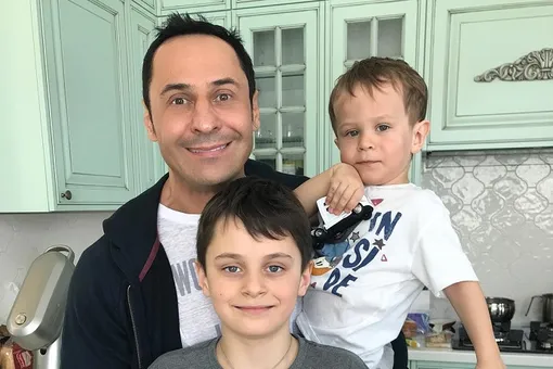 Младший сын Стаса Костюшкина чуть не пострадал от опасной болезни Младший сын Стаса Костюшкина чуть не пострадал от опасной болезни