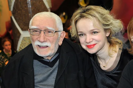 Виталина Цымбалюк-Романовская и Армен Джигарханян в январе 2017 года Виталина Цымбалюк-Романовская и Армен Джигарханян в январе 2017 года