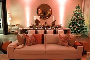 Темно, тепло и элегантно: 7 неожиданных цветовых сочетаний для праздничного декора