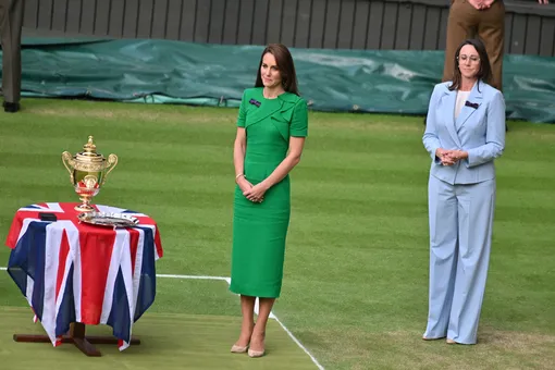 Принцесса Уэльская готовится награждать чемпиона Уимблдона Принцесса Уэльская готовится награждать чемпиона Уимблдона