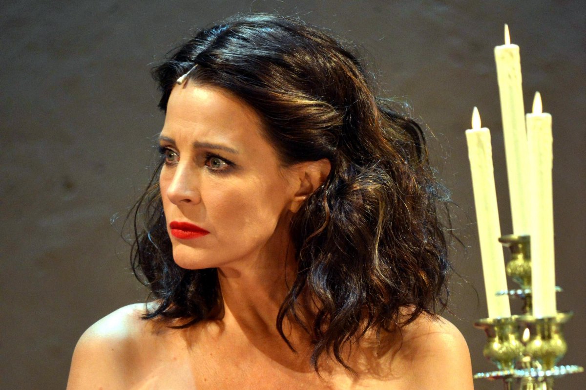 Құрастыруды шығармай аузында аяқталды Баласы ұйықтап жатқанда, анасы мастурбация жасаған.