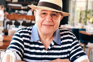 «Вы обогнали моду»: 74-летний Евгений Петросян опубликовал подборку архивных фотографий «Вы обогнали моду»: 74-летний Евгений Петросян опубликовал подборку архивных фотографий