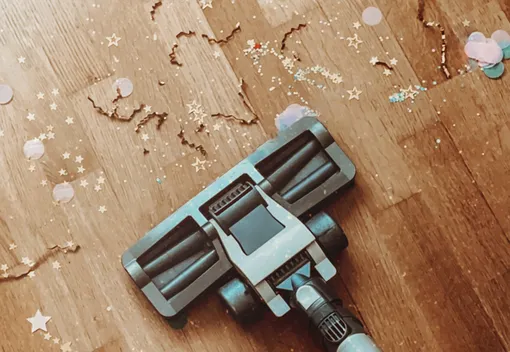 6 умных способов убрать вокруг новогодних украшений, ничего не передвигая