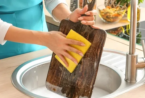 Мытьё и дезинфекция разделочных досок, столешниц и столов Мытьё и дезинфекция разделочных досок, столешниц и столов