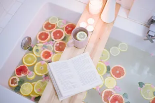 Как сделать столик-полку для ванны своими руками