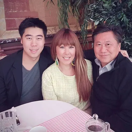 Анита Цой с мужем Сергеем и сыном Сергеем Анита Цой с мужем Сергеем и сыном Сергеем фото