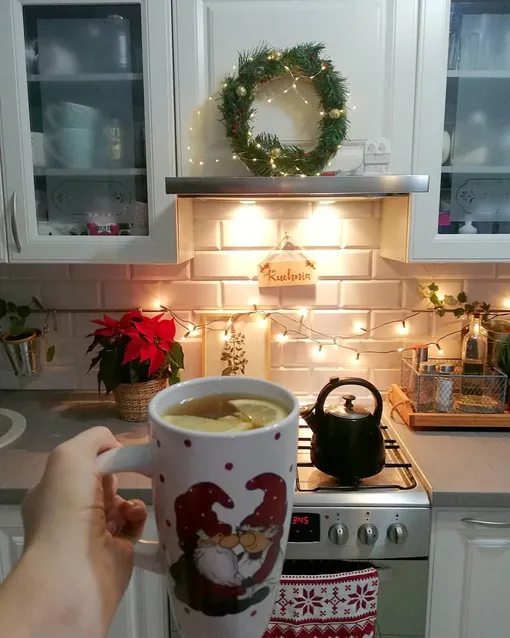 Венки и гирлянды — простой способ украсить дом и кухню к новогодним праздникам своими руками Венки и гирлянды — простой способ украсить дом и кухню к новогодним праздникам своими руками